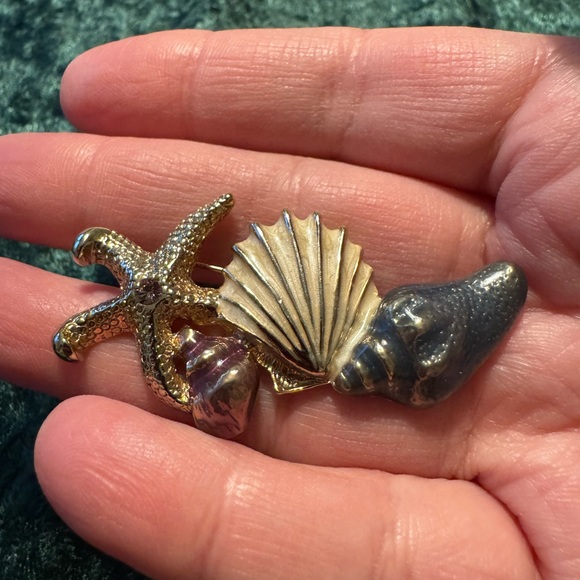 AAI Jewelry - AAI vintage seashell brooch, EUC. Gold tone with enamel and 1 purple rhinestone